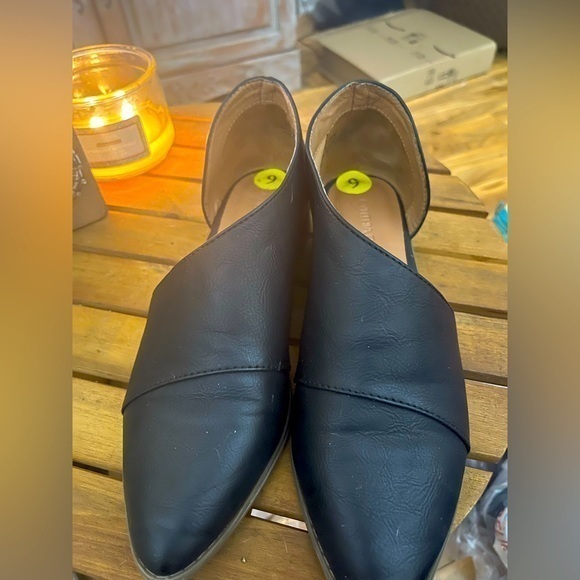 Cynthia Rowley “Eddie” black cut out flats in EUC. size 9. Faux Leather. - Picture 1 of 7